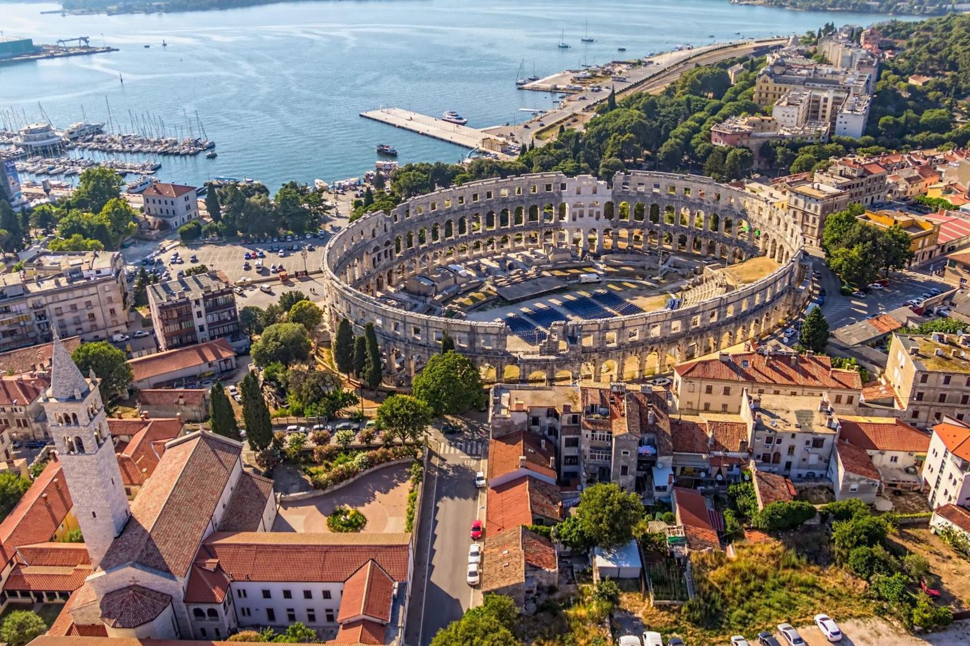 Apartment Two-bedroom App 'castegner' With Garden & Free Parking Pula